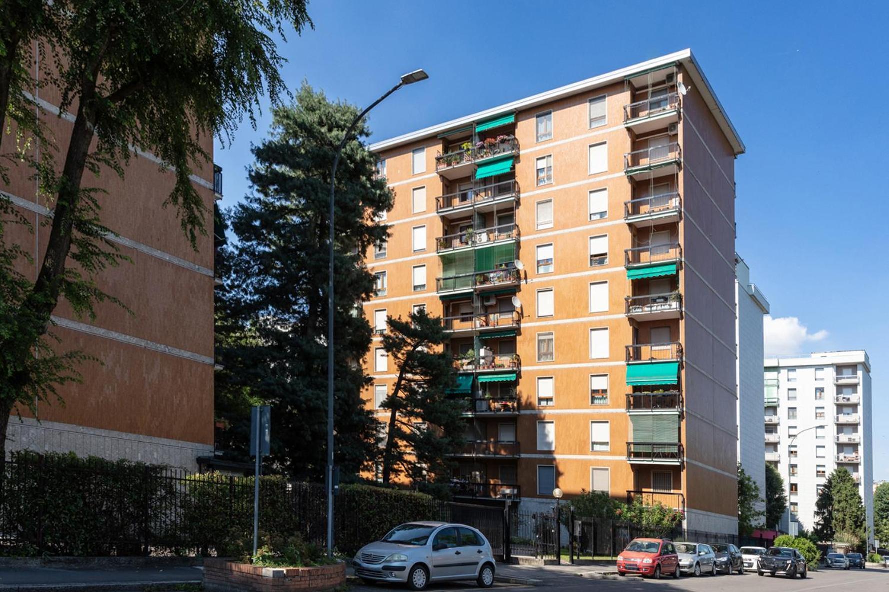 Dehomes - One Bedroom, City View, Balcony, Wi-Fi & Netflix, Treno-Bus To Centre Corsico Exterior photo